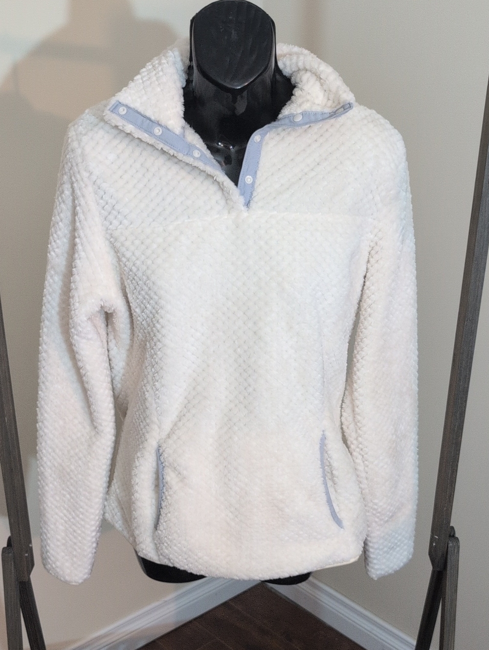 Marika | Cozy White Plush Quarter-Snap Pullover Light Grey Trim Textured Print